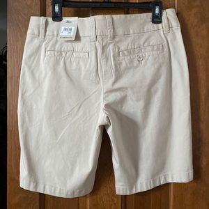 NWT women’s size 8 Bermuda Shorts.